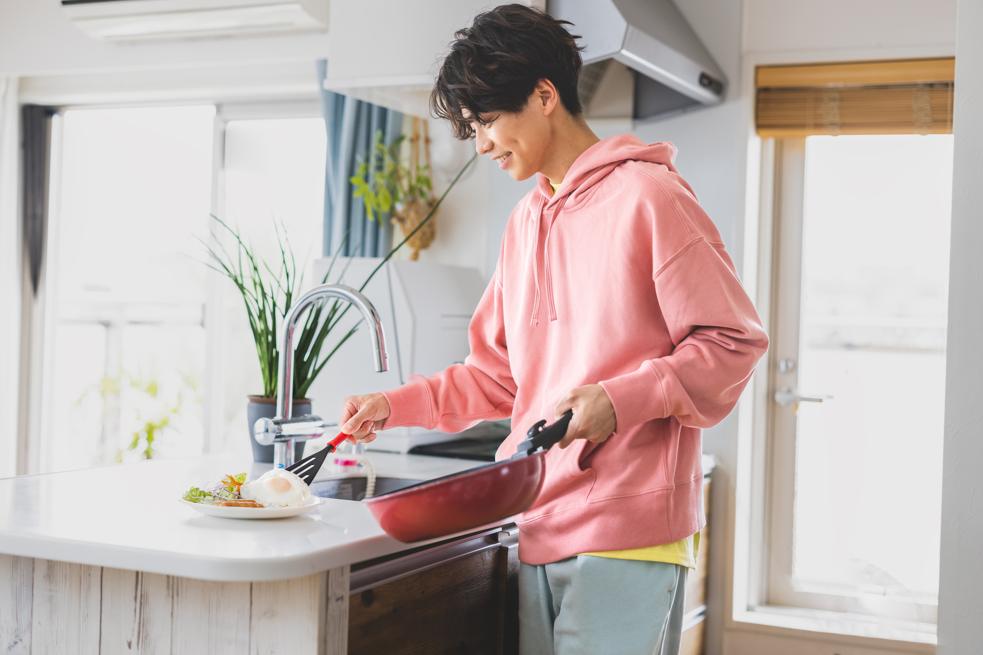 一人暮らしでは自炊がおすすめ！キッチン家電を揃えよう